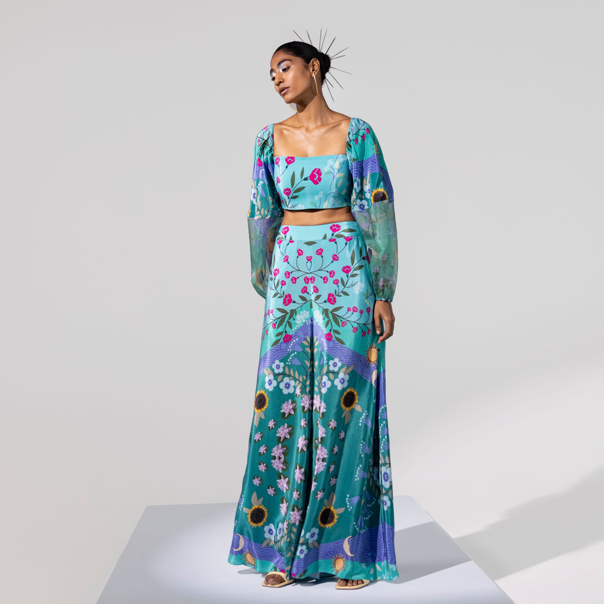 Crop top with Statement Sleeves